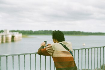 大家在進(jìn)行退保的時(shí)候，保險(xiǎn)公司是會(huì)要求消費(fèi)者提供一些退保的相關(guān)材料才能進(jìn)行業(yè)務(wù)的辦理，所以大家要清楚保單退保需要什么材料，在準(zhǔn)備好了之后才能順利的退保。