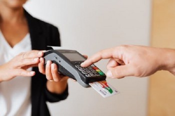 信用卡逾期坐牢是真的嗎？信用卡逾期應該怎么正確面對？