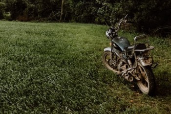 工傷保險費應(yīng)由誰來繳納