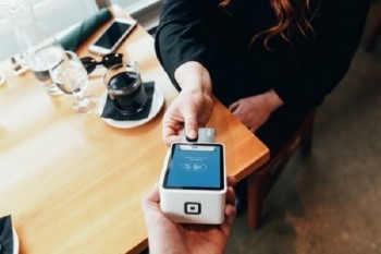 因為坐牢信用卡逾期了怎么辦