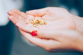 勞動(dòng)保險(xiǎn)一年要交多少錢？保障內(nèi)容是什么？