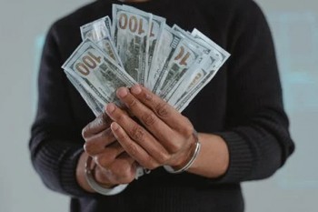 信用卡有欠款可以貸款買車么？有什么影響？