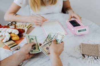 信用卡逾期記錄多久能消除？利息怎么算？