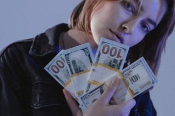信用卡分期付款手續(xù)費(fèi)怎么算？能提前還款嗎？