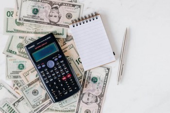 刷信用卡影響征信報(bào)告嗎？逾期多久會(huì)上征信？