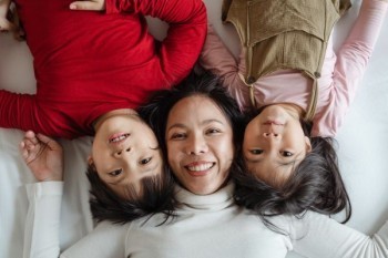 給小孩交的保險不想交了可以退保嗎？怎么退保損失最??？