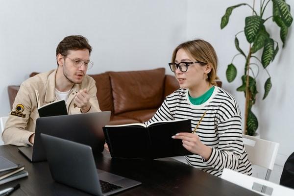第幾年退保損失最小?現(xiàn)金價值表在哪看？