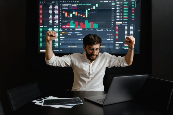 銀行信用卡逾期多久會(huì)被起訴坐牢？多久影響信用？