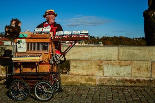 國家免費給60歲以上老人買意外險是真的嗎？能保什么？