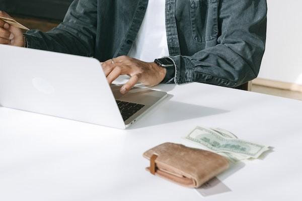 為什么銀行不建議買理財產(chǎn)品？推薦的理財保險是騙人的嗎？