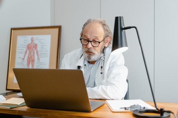 2023年目前最好的百萬醫(yī)療險排名！這些70歲也能買！
