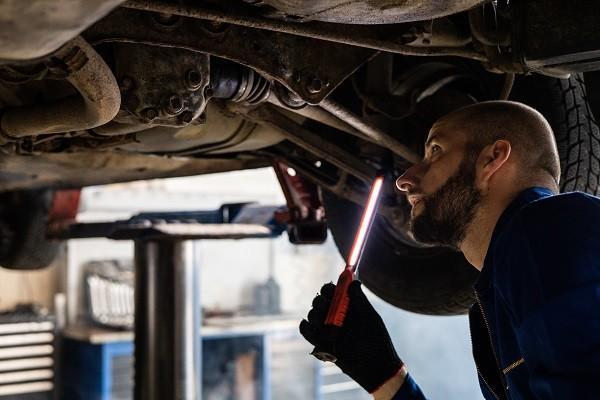車(chē)報(bào)保險(xiǎn)怎么走程序？車(chē)報(bào)保險(xiǎn)修車(chē)錢(qián)怎么算的？