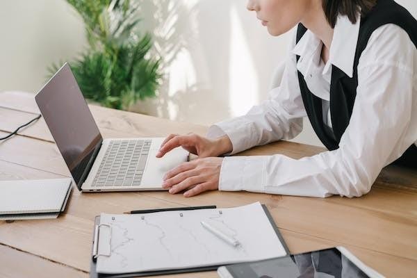 信用卡無(wú)力償還要怎么樣處理？對(duì)持卡人有什么影響？
