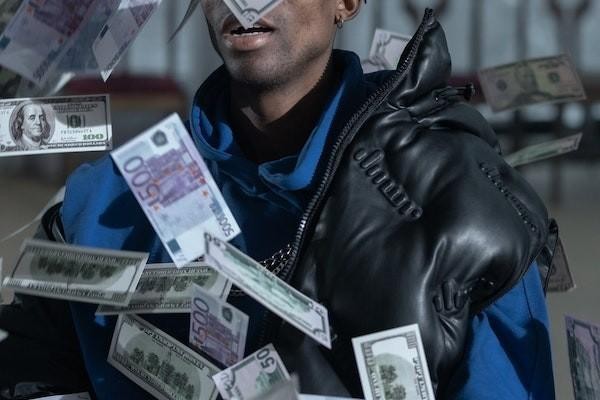 信用卡逾期銀行會(huì)寄信封嗎？逾期被起訴怎么辦