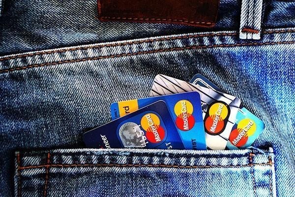 信用卡逾期被銀行注銷怎么辦？被注銷了怎么還錢