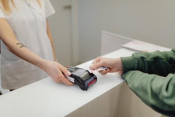 我借唄50000都逾期2年還要償還嗎？逾期50000怎么挽救