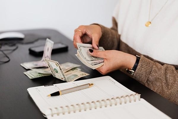 消費金融欠款怎么查詢？欠款多少會被起訴？