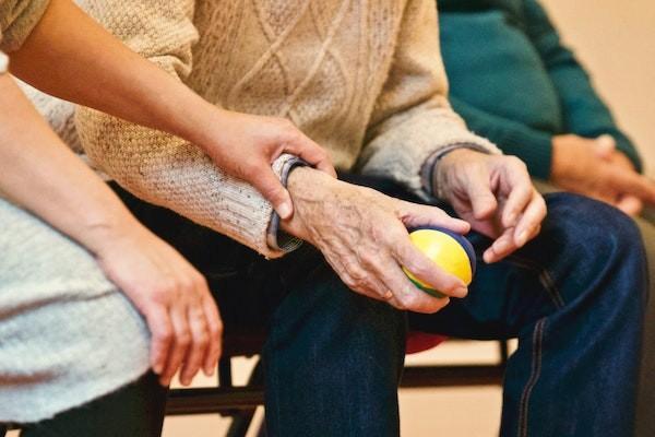 政府統(tǒng)一買的60歲以上意外險(xiǎn)可以賠償多少？怎么報(bào)？