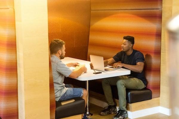給員工買了意外險還要公司賠償嗎？給員工買意外險計入什么費用？