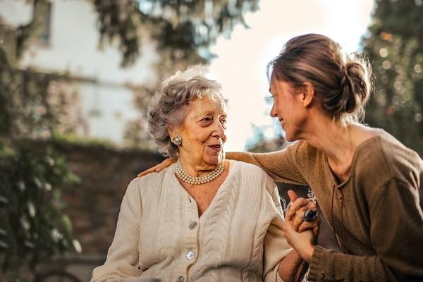 68歲老人買什么保險(xiǎn)合適？買保險(xiǎn)需要監(jiān)護(hù)人嗎?