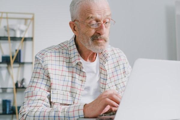 60歲以上老人意外保險(xiǎn)怎么賠償？怎么報(bào)銷？