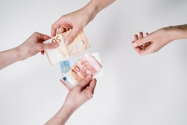 招商銀行信用卡晚還款一天影響后續(xù)借款額度嗎，逾期利息高嗎