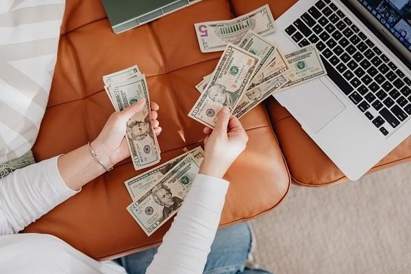 中原消費(fèi)金融逾期影響信用嗎，能協(xié)商還款嗎