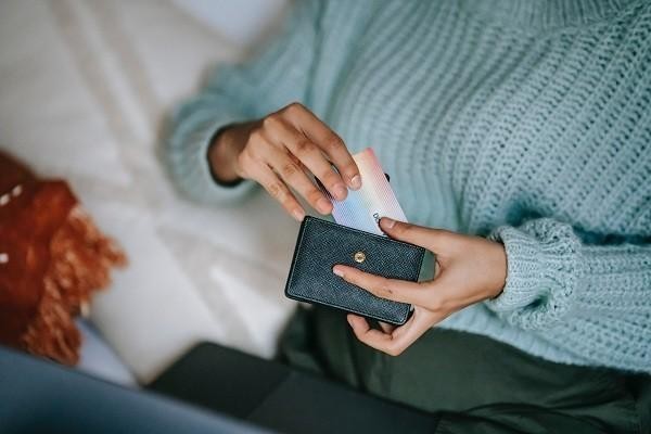 中信信用卡一萬逾期利息怎么協(xié)商減免，后果有什么