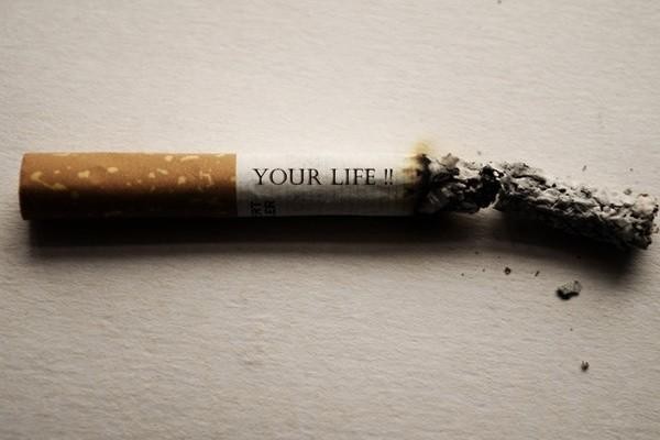 招行信用卡逾期違約金和利息是如何計算的，多久會打電話給家里人催收