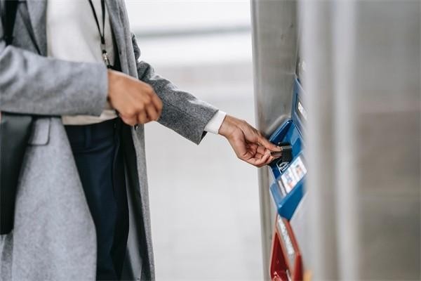 車貸逾期10天罰息多少，有什么影響