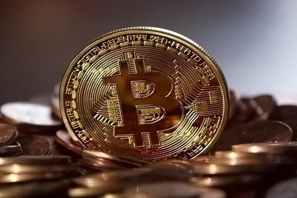 花唄逾期后爆通訊錄違法嗎，催收人員說上戶口調(diào)查是真的嗎