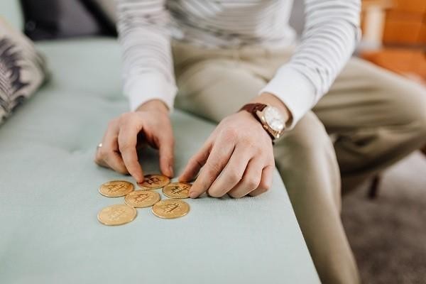 借唄逾期支付寶要上門取證是真的嗎，真的上門取證合法嗎