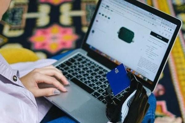借唄逾期起訴后需要承擔(dān)什么后果，怎么協(xié)商還款撤訴