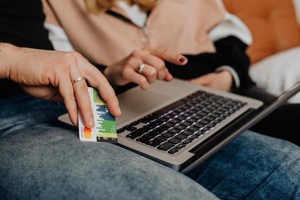 招商銀行信用卡上門服務(wù)是真的還是假的，開(kāi)卡有什么條件