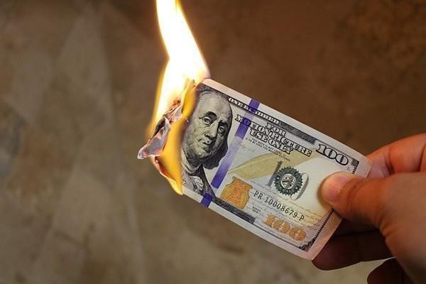 信用卡逾期扣了違約金還算逾期嗎？違約金能不給嗎