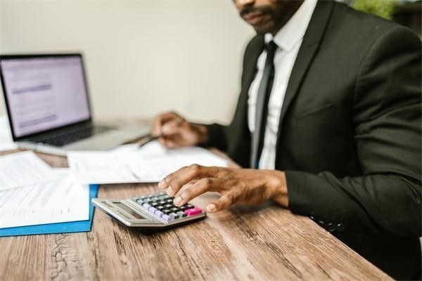 浦發(fā)銀行信用卡逾期一次記錄保留多久，逾期找誰協(xié)商