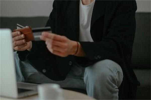 光大信用卡逾期半年該如何解決，會怎樣