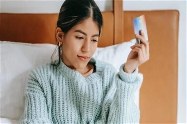 民生銀行信用卡還不起怎么辦，還不起會(huì)怎樣