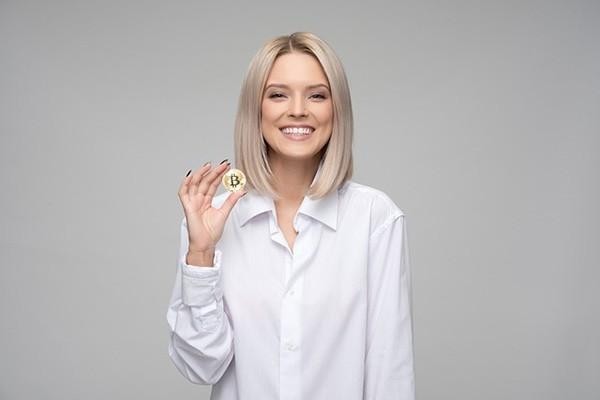 信用卡逾期欠款會坐牢嗎？欠款多久壞賬？