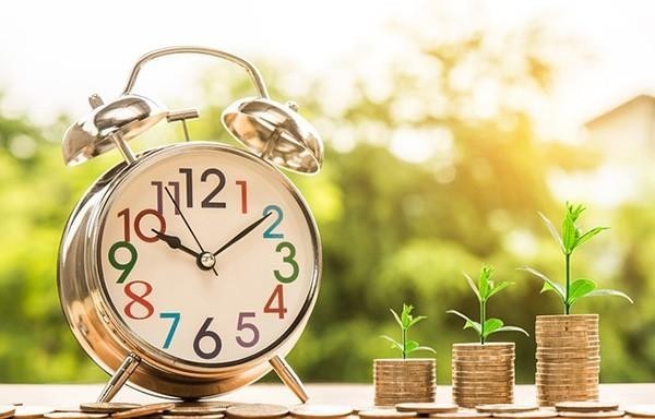 信用卡逾期多久才會上征信呢？多久會給家里打電話催收？