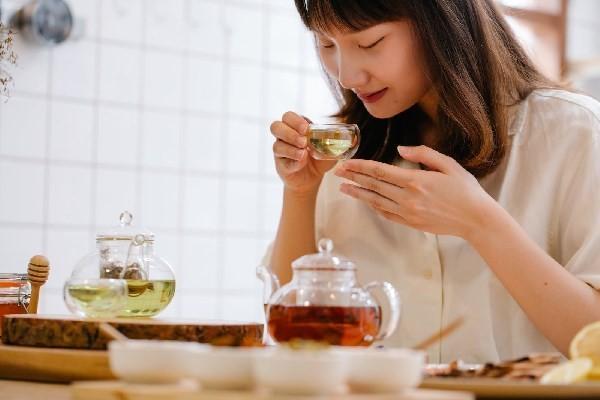 老公愛(ài)喝酒買什么保險(xiǎn)？購(gòu)買保險(xiǎn)要注意什么?。?/>
                                            </div>
                                        </a>
                                        <div   id=