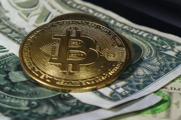 企業(yè)保險(xiǎn)以后退休每月拿多少？交多少年才能領(lǐng)？