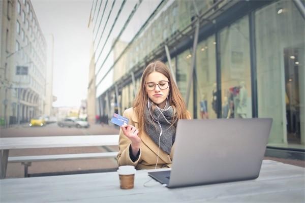 中信信用卡逾期多久會上征信？逾期4天怎么補救？