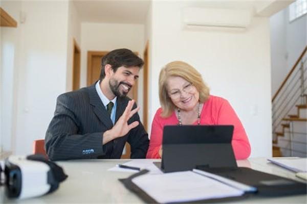 保險(xiǎn)退保需要本人到場嗎？保險(xiǎn)辦理退保需要帶什么？