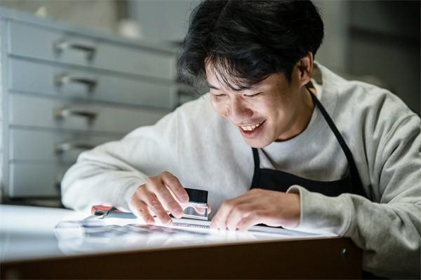 猶豫期后申請退保后錢多久到賬？猶豫期內(nèi)退保業(yè)務(wù)員生氣正常嗎？